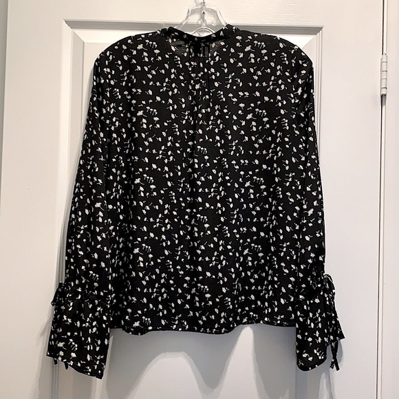 (SOLD)J.CREW Tie-Sleeve Top With Pintucks In Daisy Floral - Picture 7 of 8